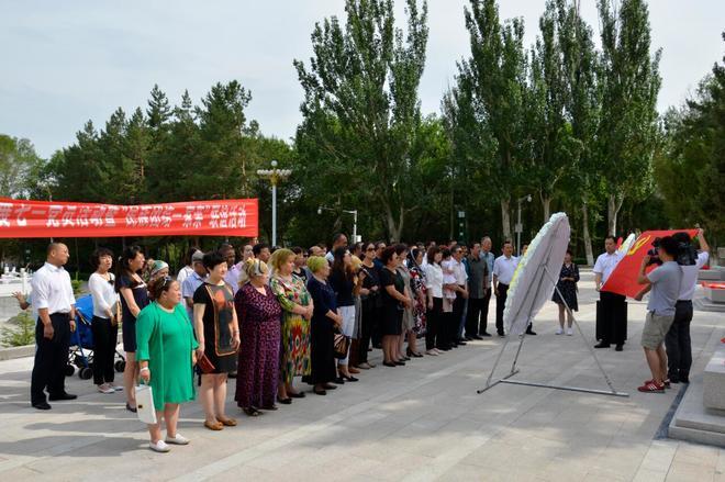 市人大常委会机关开展迎七一暨“民族团结一家亲”联谊活动2.jpg