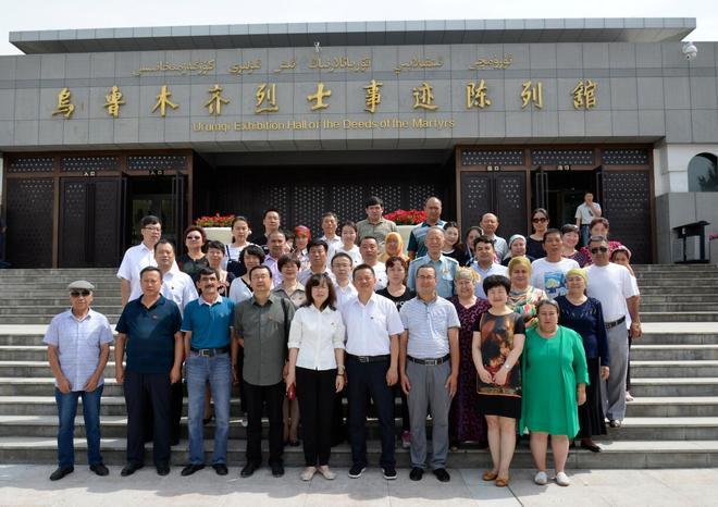 市人大常委会机关开展迎七一暨“民族团结一家亲”联谊活动4.jpg