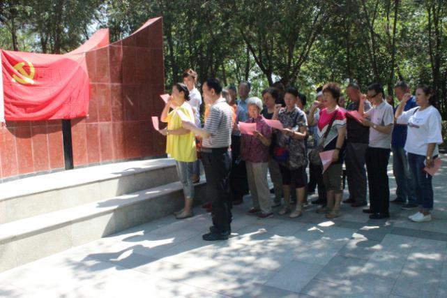 西河坝前街社区庆“七·一”系列主题活动精彩纷呈 (1).jpg