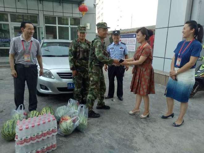 20170730（第36期）炎炎夏日送清凉  军民团结一家亲 (3).jpg