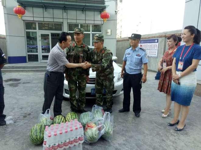 20170730（第36期）炎炎夏日送清凉  军民团结一家亲 (5).jpg